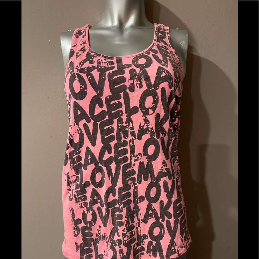 Graffiti print tank